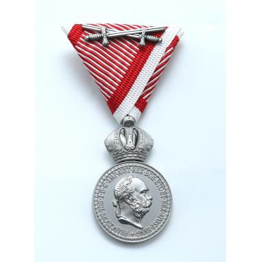 Silver Military Merit Medal on the War Ribbon with Swords, Franz Joseph I（Austria-Hungary)